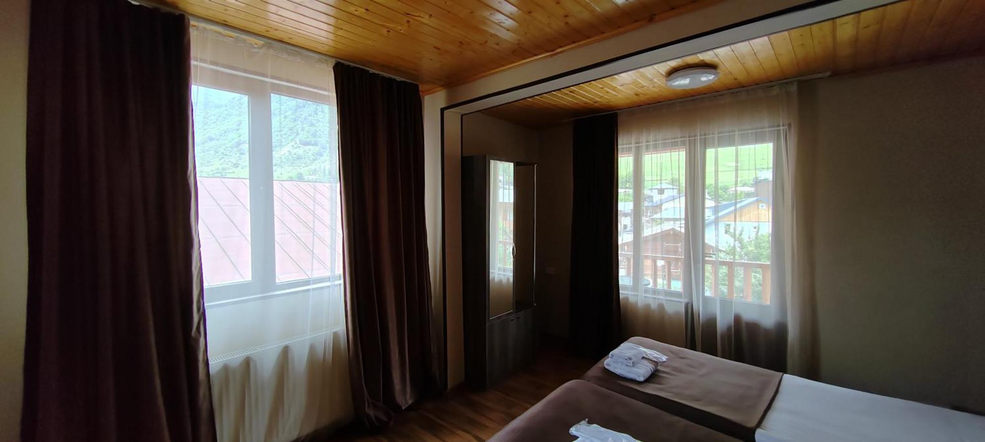 Hotel Svanseti Местия Экстерьер фото