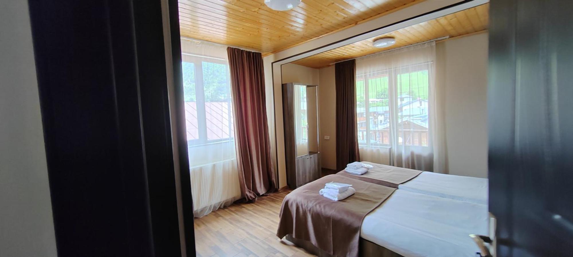 Hotel Svanseti Местия Экстерьер фото