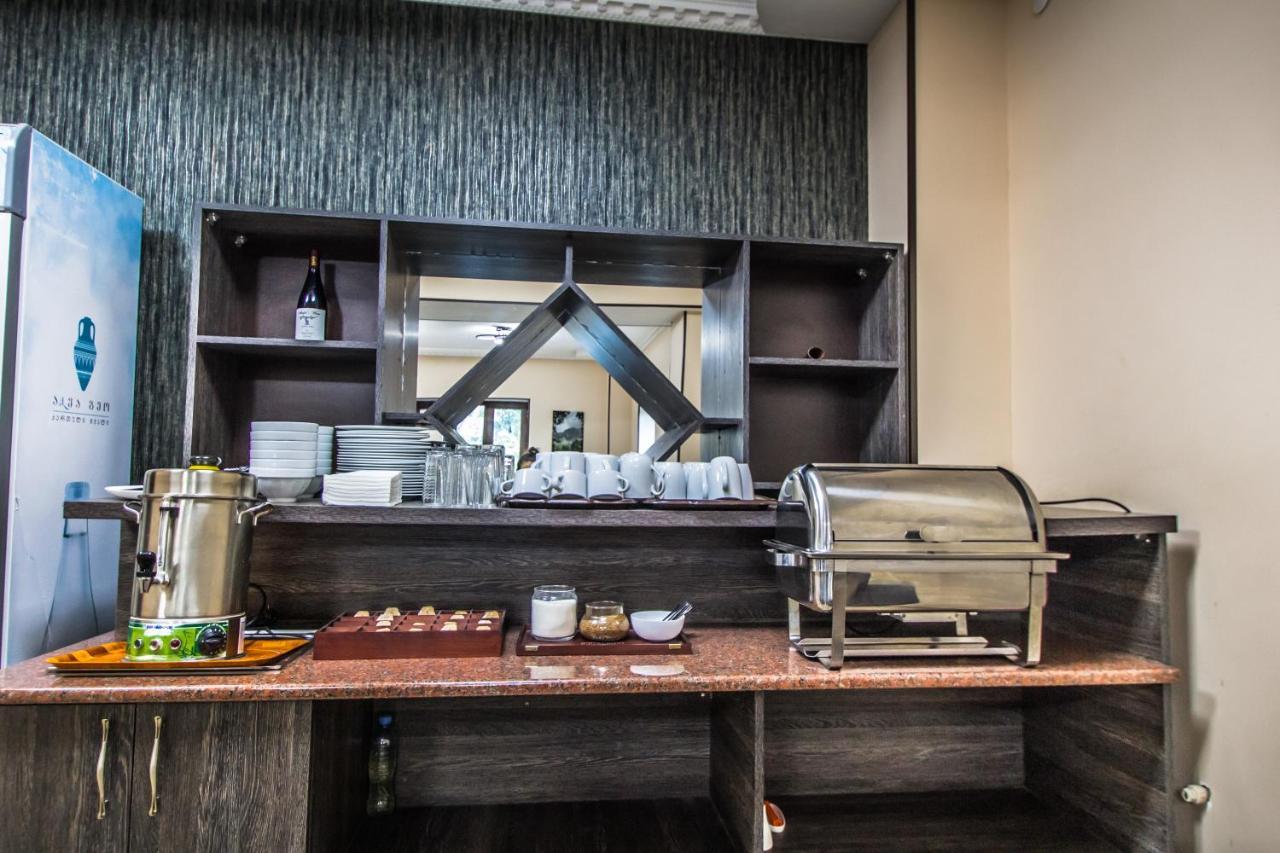 Hotel Svanseti Местия Экстерьер фото